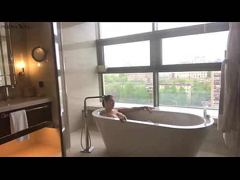 ❤️ Obrovská kočka vášnivě si honí kundu v koupelně ️❌ Porno u nás
